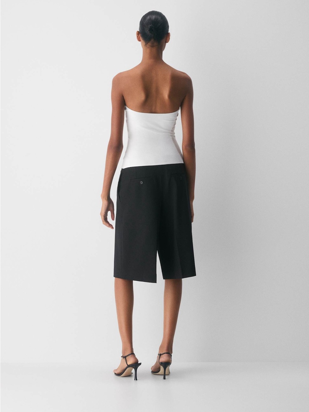 Aritzia Casual Contour Hi-Hip Tube Top
Cotton-soft tube top in white, medium - Picture 4 of 7